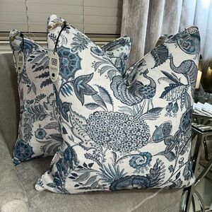 1-NWT CALLISTO HOME LINEN BLEND PEACOCK FLORAL DESIGN DECORATIVE PILLOW